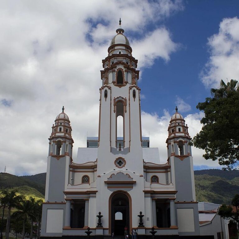 panteon nacional caracas mausoleo bolivar interior arquitectura